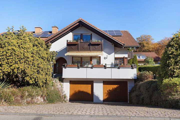 Hel lägenhet, Beautiful Ground Floor Apartment with Dreiwelten Card and Terrace near Solemar in Bad Dürrheim, Central Black Forest