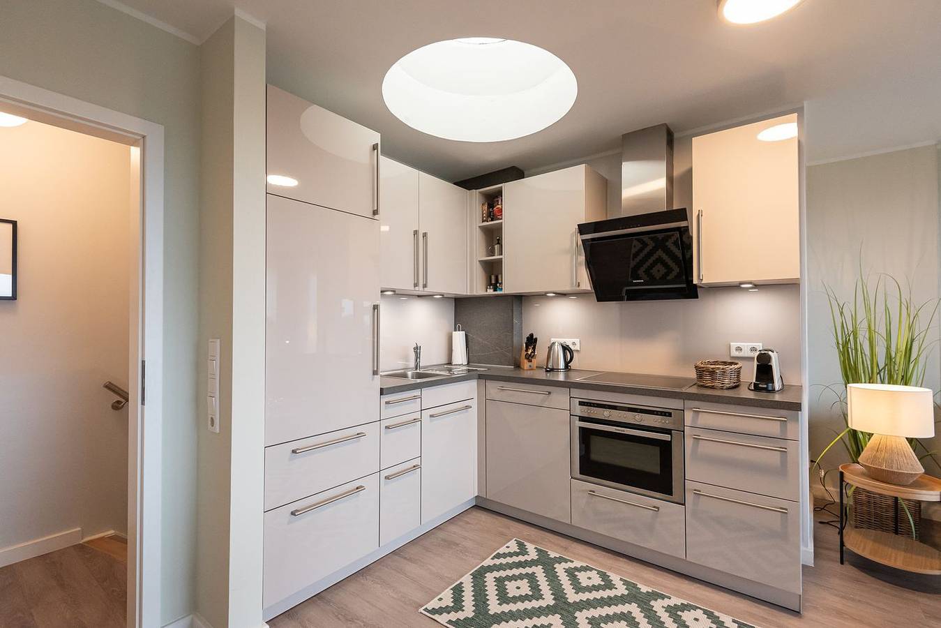 Ganze Wohnung, Moderne 2-Zimmer Ferienwohnung mit schönem Balkon auf ca. 65 m² für 2 Personen in Wenningstedt, Sylt