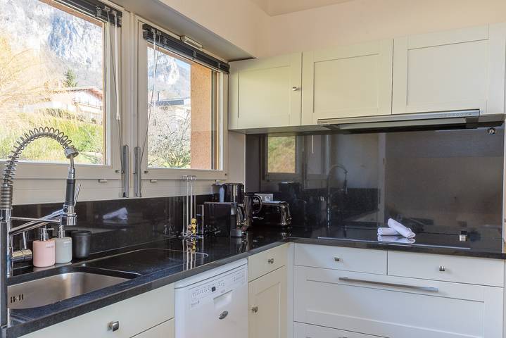 Gîte pour 5 personnes, avec terrasse et vue sur le lac à Veyrier-du-Lac - 3