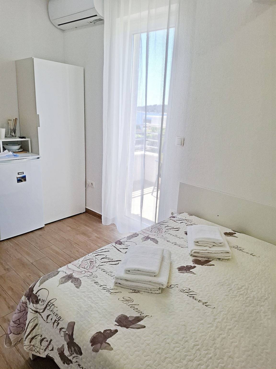 Apartments Mladenka in Rogoznica, Šibenik-Knin