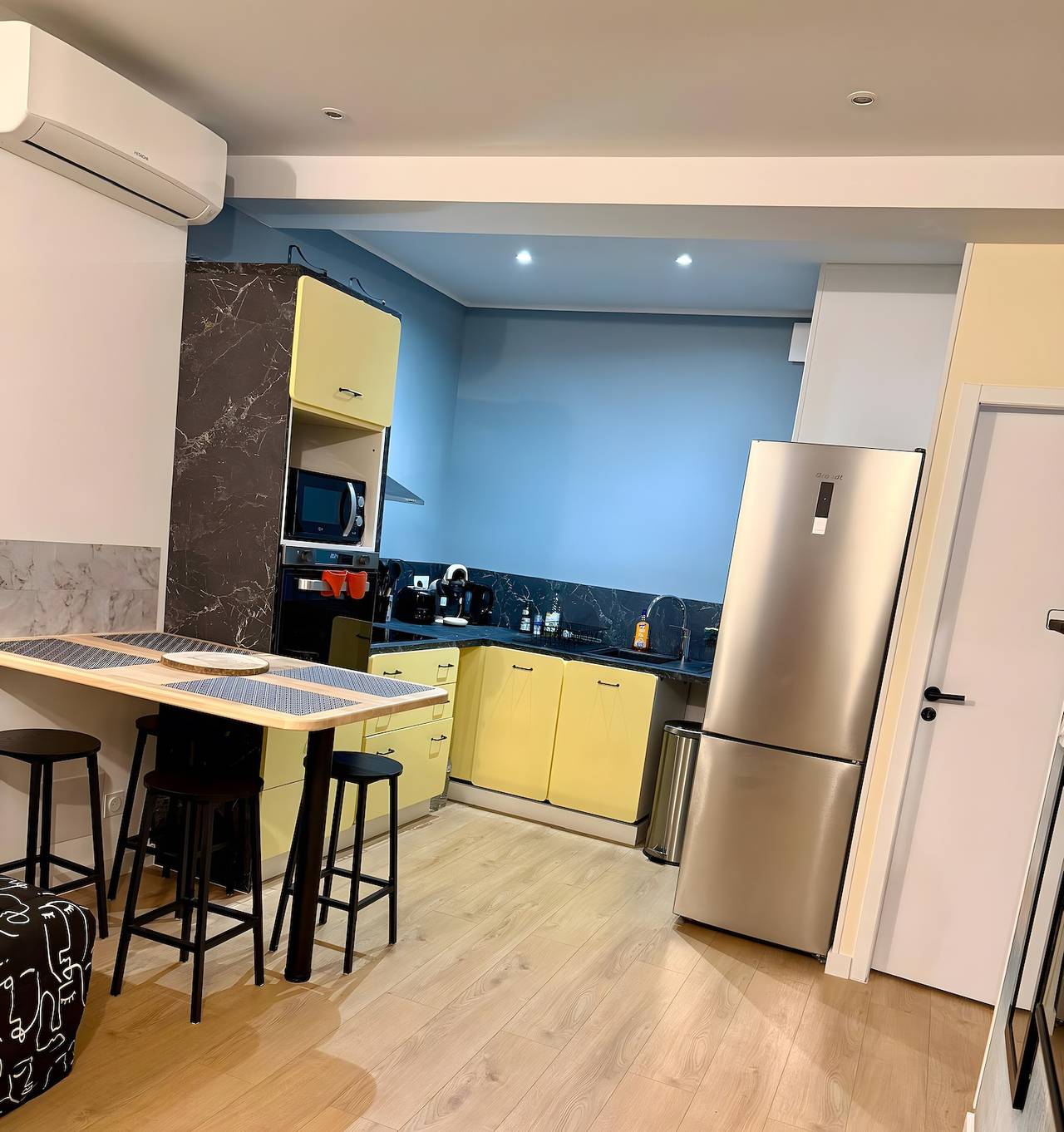 Entire apartment, Apartment 'O'soleil' with Wi-Fi and Air Conditioning in Frejus, Mediterranean Coast (France)