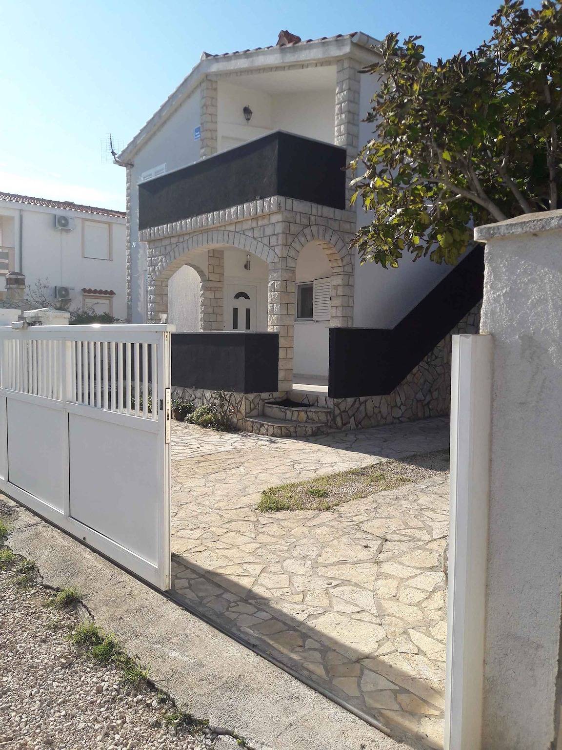 Entire holiday apartment, Holiday apartment with barbecue and terrace  in Vir
