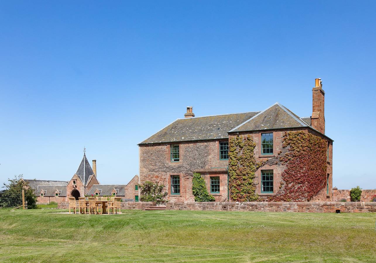 Entire apartment, The Farmhouse @ Wild Flower Meadow Steading in Edinburgh and Lothian