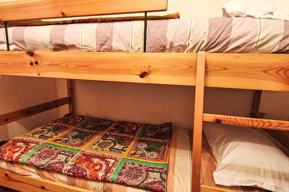 Appartamento intero, Accogliente appartamento per 4 ospiti con Wifi, Tv, balcone e animali ammessi in Madesimo, Valtellina