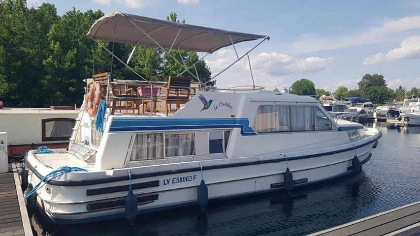 Bateau pour 4 personnes, avec vue et terrasse, animaux acceptés en Bourgogne-Franche-Comté