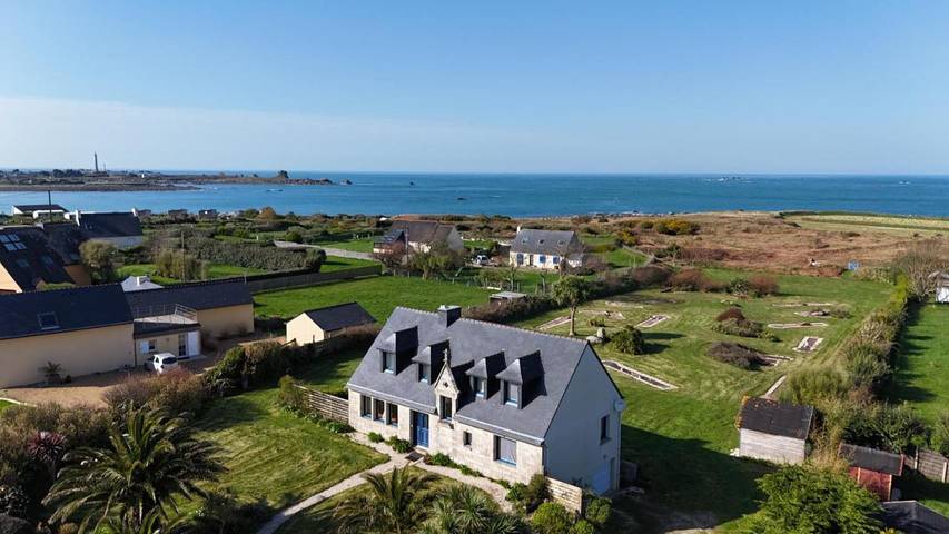 Location de vacances pour 6 personnes, avec vue et jardin dans Plage de Grève Blanche (Plouguerneau) - 2