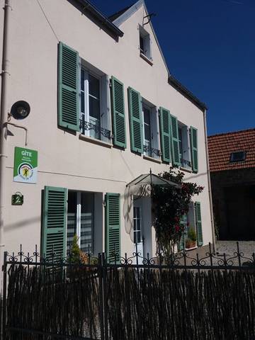 Gîte pour 6 personnes, avec jardin et terrasse, animaux acceptés à Carneville