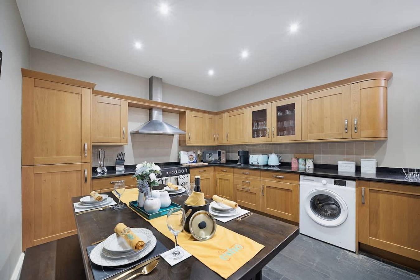 4Bd 3Bath 2Car Drive Garden Games room Nr Hospital in Gloucester (UK), Gloucestershire