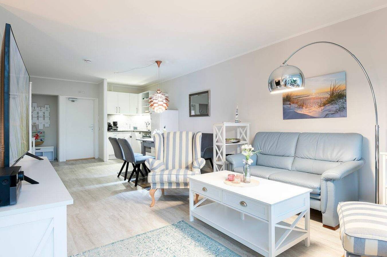 Ganze Wohnung, Moderne und geschmackvoll eingerichtete Ferienwohnung mit großer Dachterrasse 30qm fußläufig zum Hansapark und zur Sierksdorfer Strandpromenade in Sierksdorf, Ostholstein