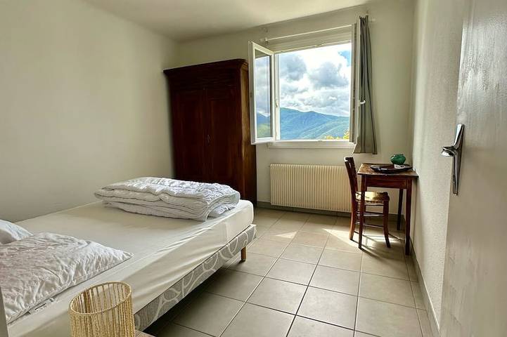 Location de vacances pour 6 personnes, avec jardin à Montferrer - 2