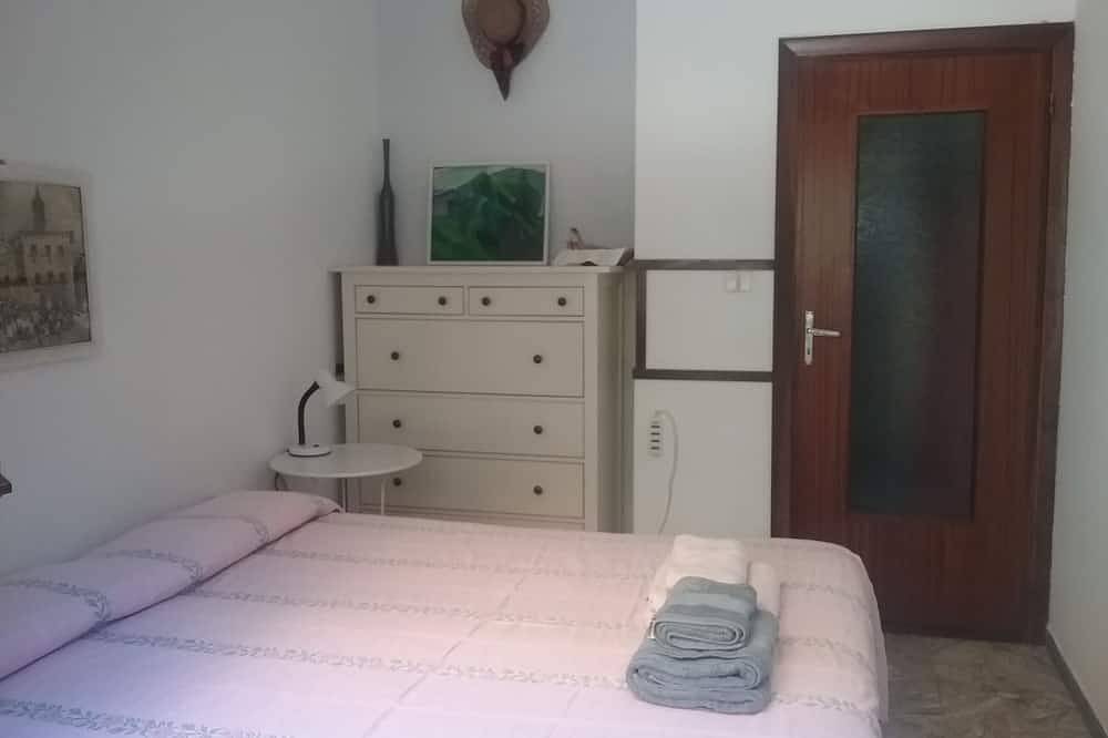 Apartamento entero, Apartamento con vistas al mar, a 5 minutos de la playa. in Finale Ligure, Finale Ligure Municipio