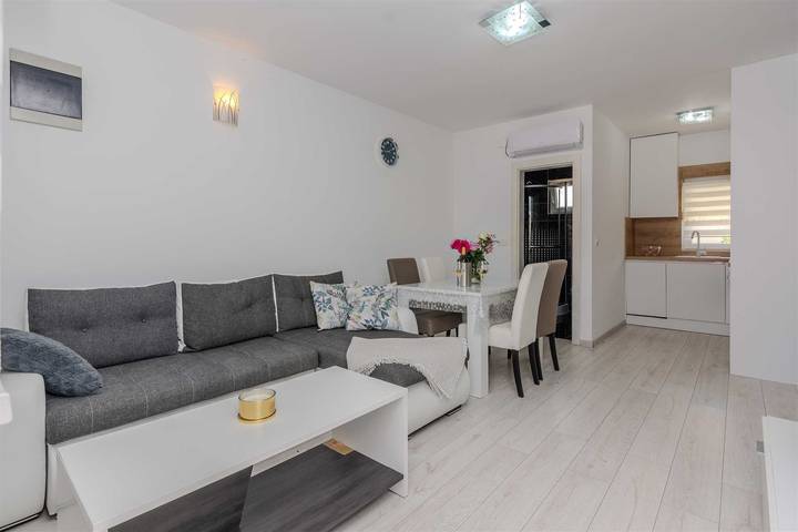Ferienwohnung für 6 Personen, mit Balkon und Balkon/Terrasse, kinderfreundlich auf Vir - 2