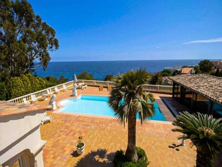 Gîte pour 10 personnes, avec jardin ainsi que piscine et balcon, adapté aux familles dans Agay - 3