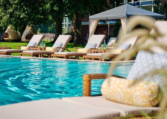 Hotel, mit Whirlpool und Terrasse sowie Garten und Pool