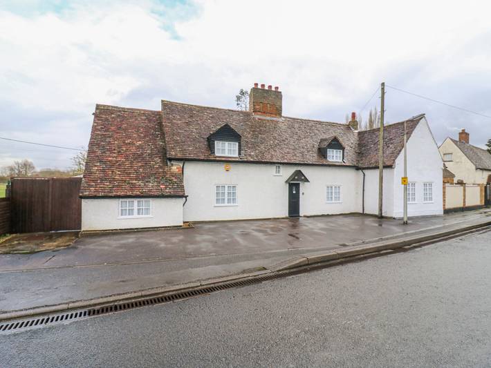 Cottage for 8 people, with garden, with pets in Bedfordshire