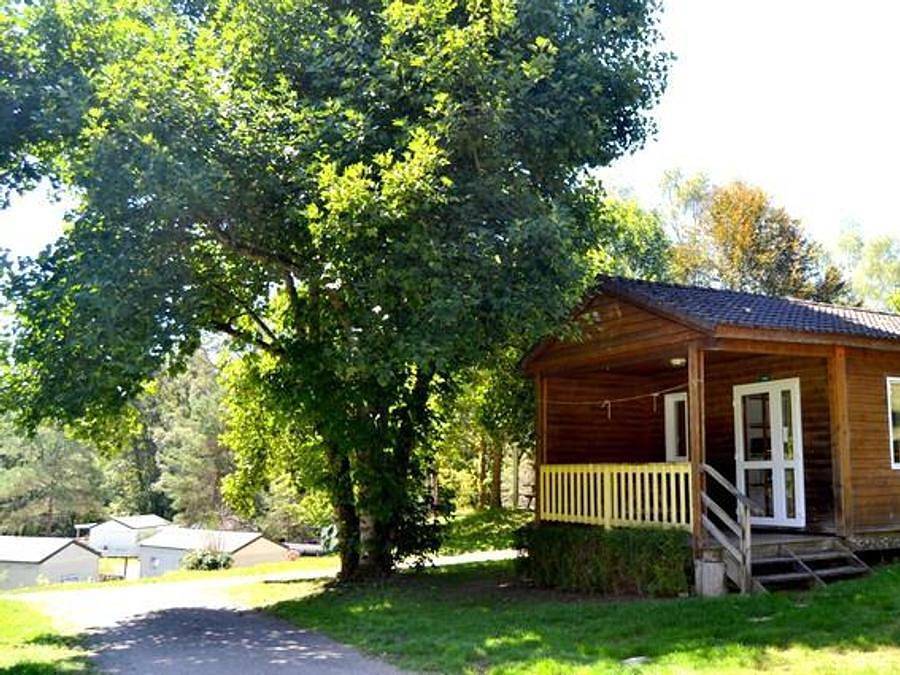 Camping Au Bois de Calais - Chalet 4 personnes - Chalet Arbre : 2 chambres, 4 pers in Région de Tulle