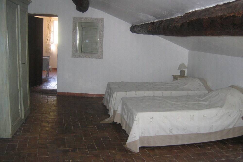 Gîte de charme avec piscine et tennis au cœur de la nature in Les Mées, Alpes-de-Haute-Provence