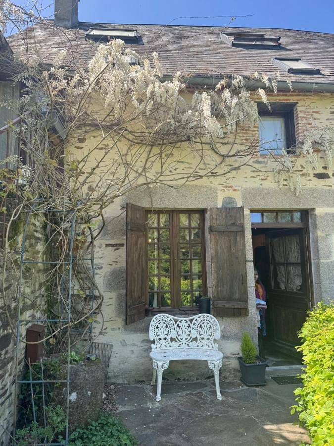 Location de vacances pour 8 personnes, avec Terrasse et Piscine ainsi que Sauna et Vue à Bétête