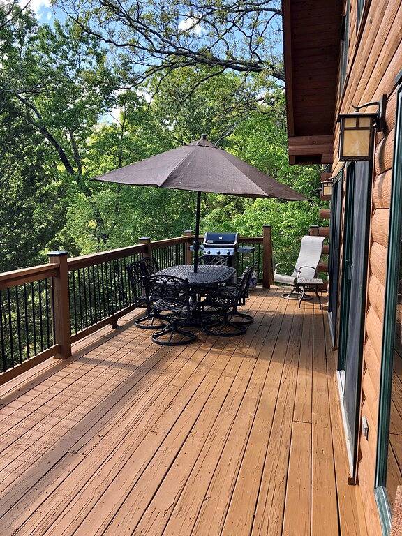 Edgewater Lodge - Luxuriöse 4Br-Blockhütte direkt am Wasser in einer abgelegenen Bucht am Beaver Lake! in Beaver Lake