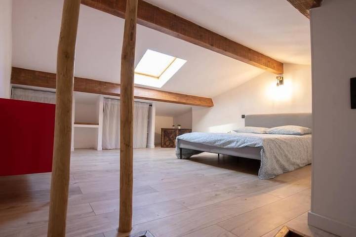 Entire apartment, Magnifique Duplex Situé en Plein Cœur de Ville - Idéal Seul ou Couple - Wifi in Carpentras, Parc naturel régional du Mont-Ventoux