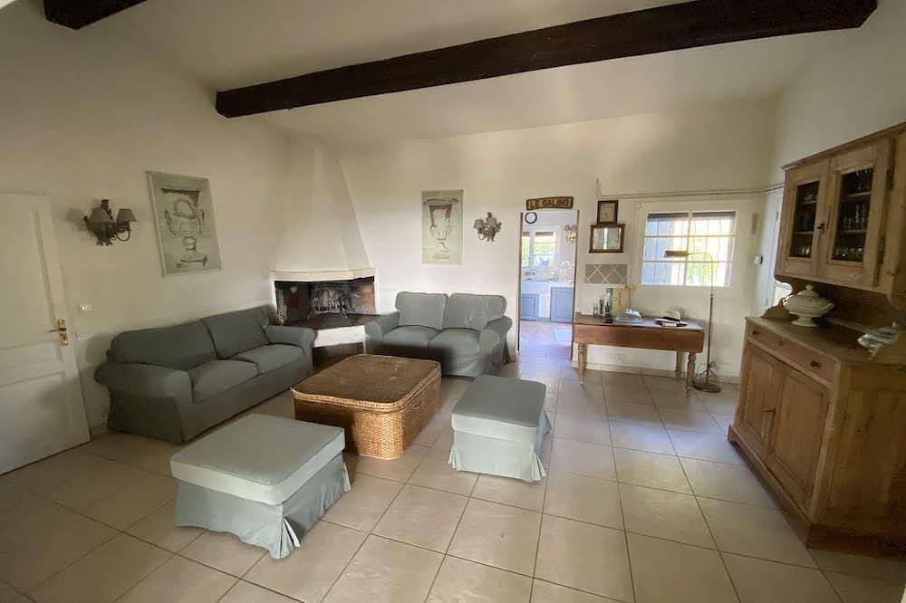 Provençal charm and serenity in the Saint-Tropez countryside in La Môle, Draguignan region