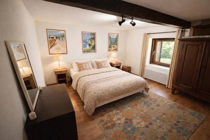 Location de vacances pour 15 personnes, avec jardin ainsi que vue et piscine à Saint-Geoire-en-Valdaine - 3