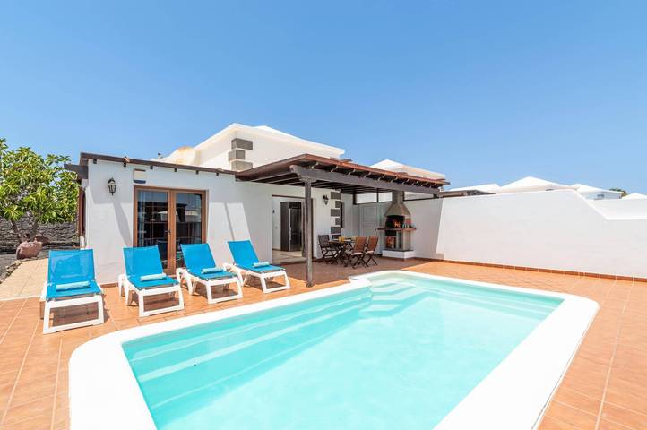 Villa for 4 people, with Garden in Parque del Rey