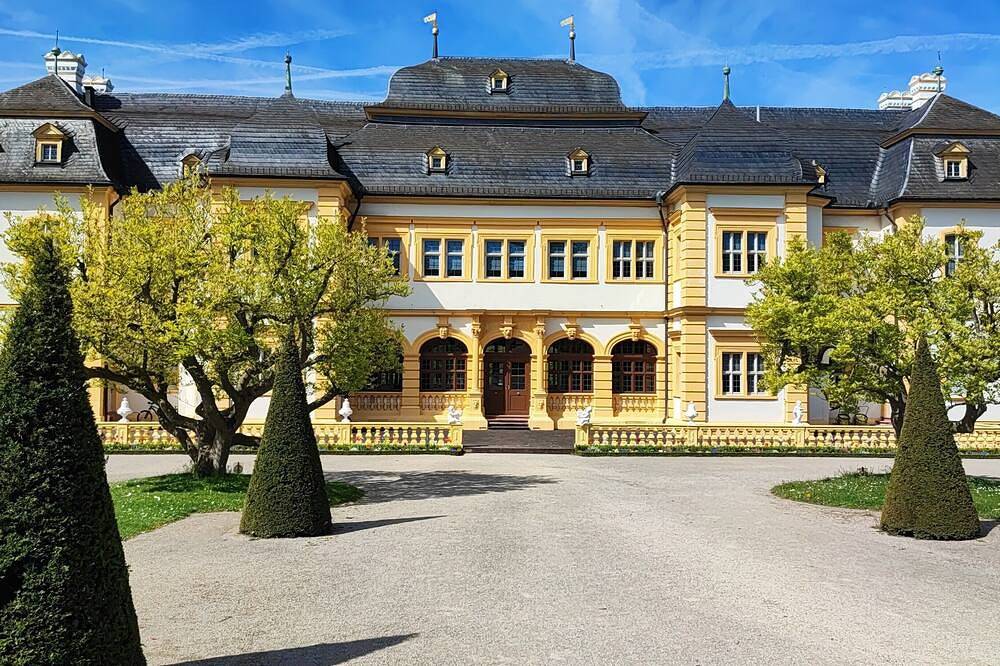 Monteur- Ferienhaus 310m² mit 21 Einzelbetten  3 Bädern Parkplatz Wlan Grill Tv in Veitshöchheim, Fränkisches Weinland
