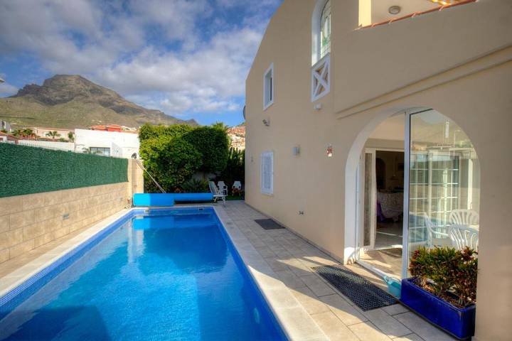 Villa für 8 Personen, mit Pool und Seeblick sowie Ausblick und Garten - 1