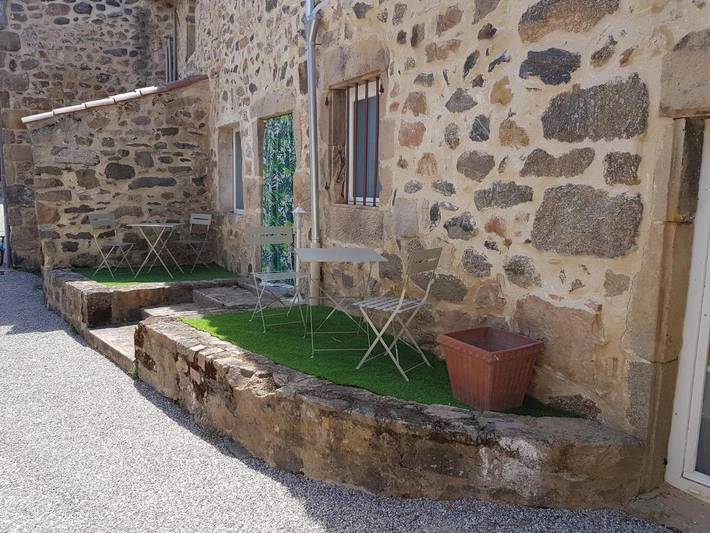 Location de vacances pour 4 personnes, avec jacuzzi et terrasse à Champis