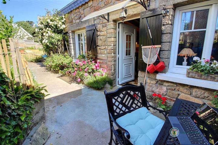 Gîte pour 4 personnes, avec Terrasse ainsi que Jardin et Vue dans Loguivy de la Mer