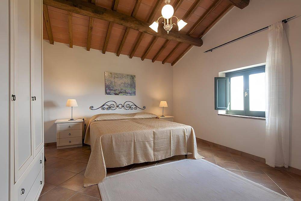Apartamento entero, Holiday Apartment Tuscany, Ancient Farm, Nature, Swimming Pool, 4 Guests in Montemurlo, Provincia de Prato