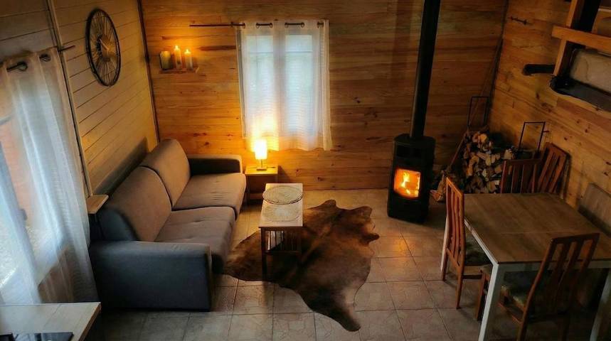 Gîte pour 4 personnes, avec Jacuzzi et Terrasse ainsi que Jardin et Piscine à Le Breuil