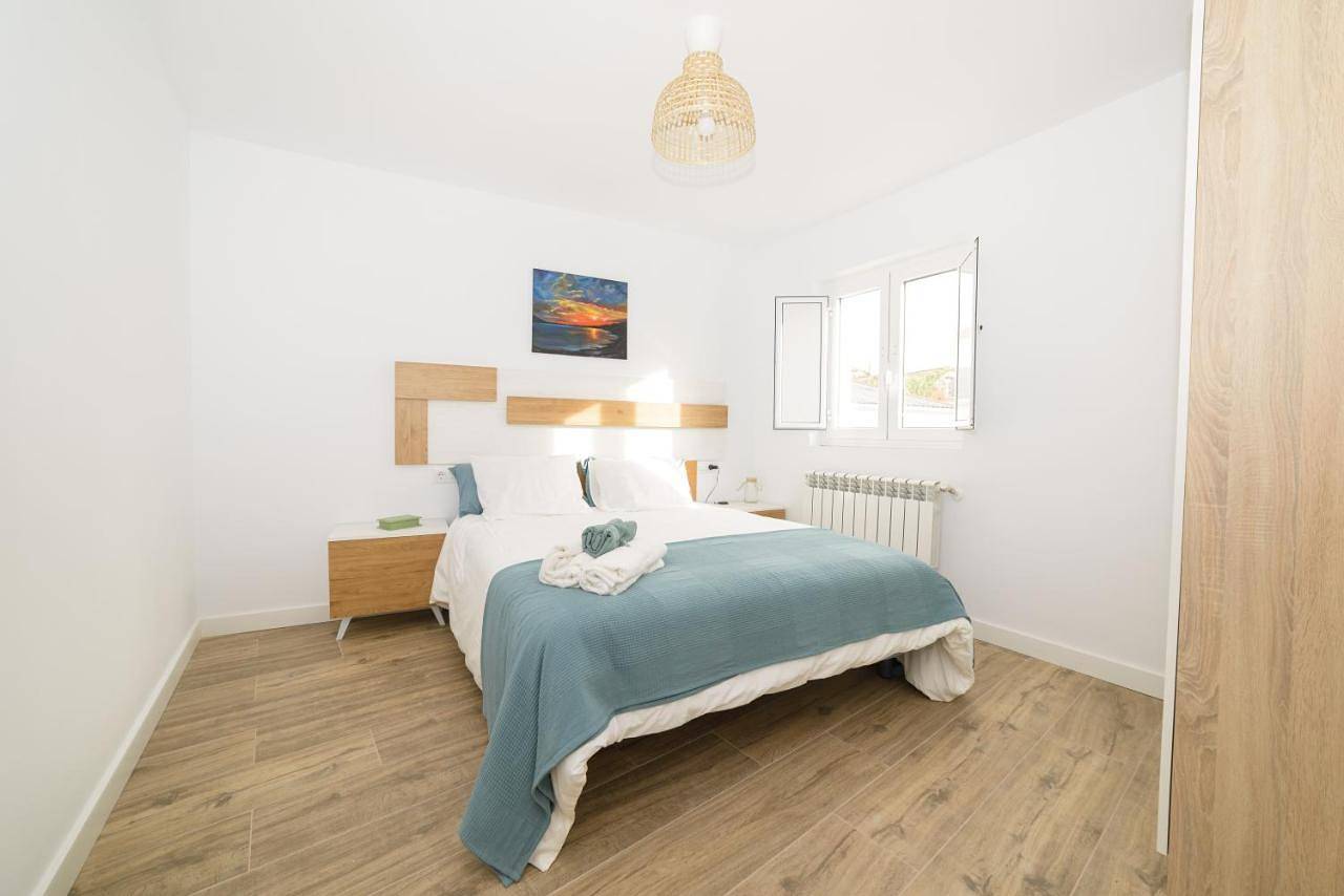 Appartement entier, Apartamentos turísticos Praia de Seselle, terraza y jardín a un paso de la playa in Praia de Seselle (Ares), Ares