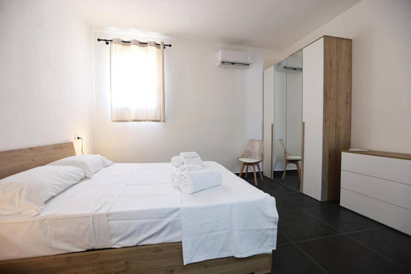 Room 'Altavilla 3' with Shared Garden and Air Conditioning in Torre Colonna-Sperone, Altavilla Milicia