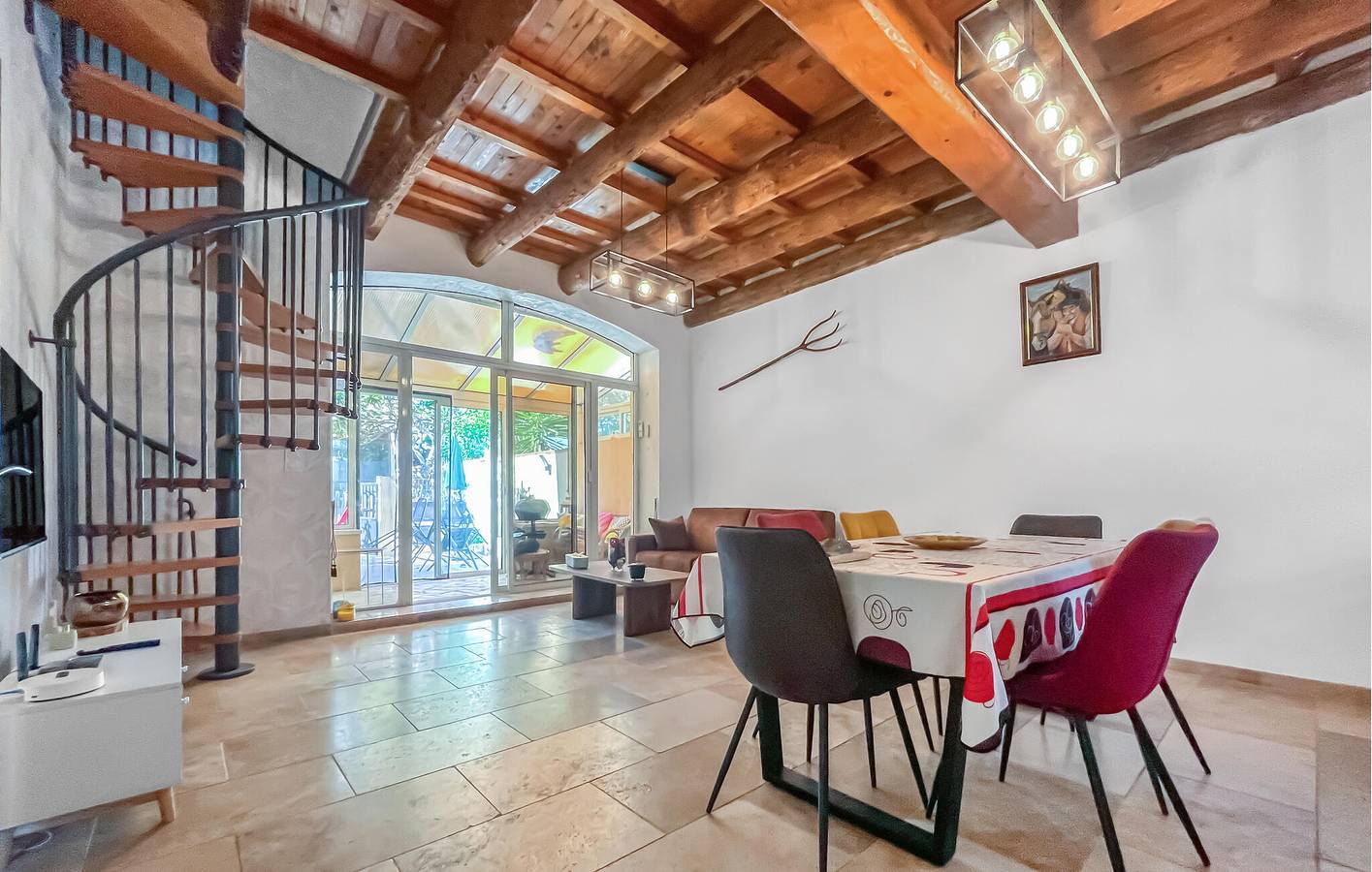 Gemütliches City Center Apartment mit Terrasse & Parkplatz in Eyragues, Arles und Umgebung