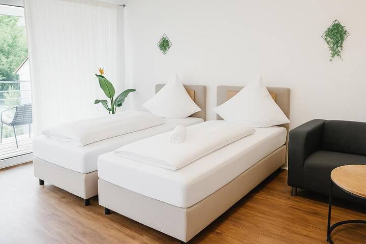 Ferienwohnung für 3 Personen, mit Balkon und Ausblick in Langenau