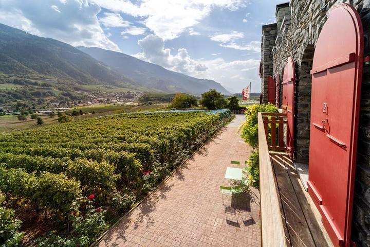 Location de vacances pour 2 personnes, avec vue et jardin à Sierre - 2