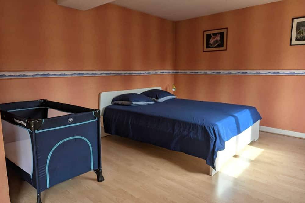 Maison familiale en centre bourg avec jardin et garage in Ahun, Région de Guéret