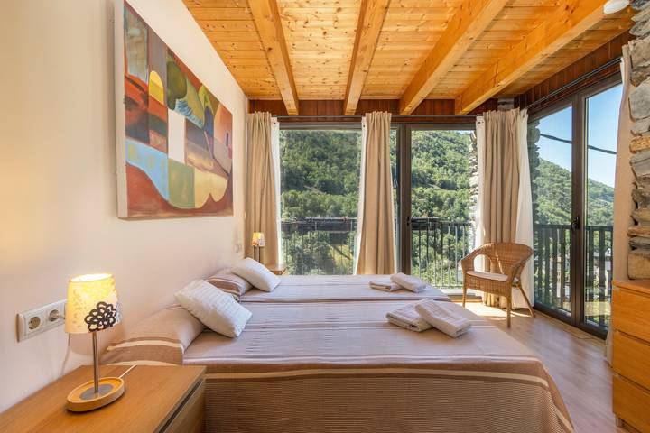 Ferienhaus für 10 Personen, mit Balkon und Garten sowie Seeblick in Spanien