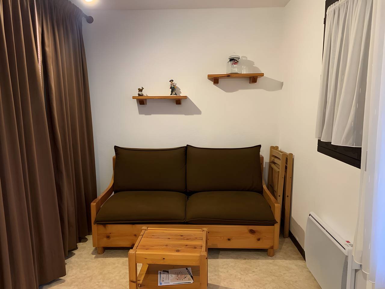 Geheel appartement, Appartement 'Appt De Montagne Araches' met Privéterras en Gemeenschappelijke Tuin in Les Carroz, Arâches-la-Frasse