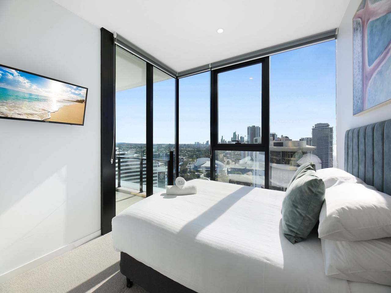 Hel lejlighed, Elegant 2-Bed Broadbeach Hotel with Ocean View in Broadbeach, Queensland