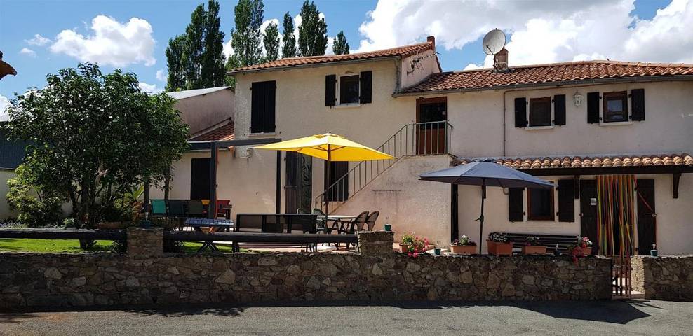 Location de vacances pour 4 personnes, avec jardin, adapté aux familles à Courlay - 3