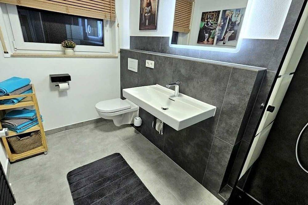 Ganze Wohnung, Ioana Homes Ferienwohnung mit Terasse in Abstatt, Stuttgart Region