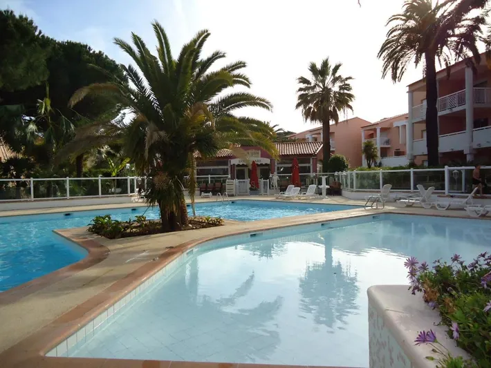 Apartamento de vacaciones para 4 personas, con balcón y piscina para niños además de vistas y piscina - 1