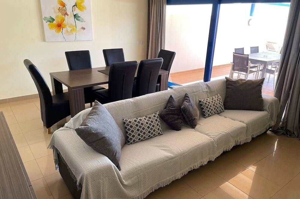 Entire apartment, Amazing Sea View Luxury Apartment- With Sun Drenched Spacious Terrace/Free Wifi in Playa de Gran Tarajal, Gran Tarajal
