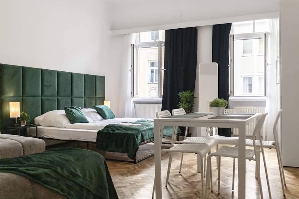 Ganze Wohnung, Prime Location & Peaceful 2 Br Apt w/ Backyard in Wien, Wienerwald