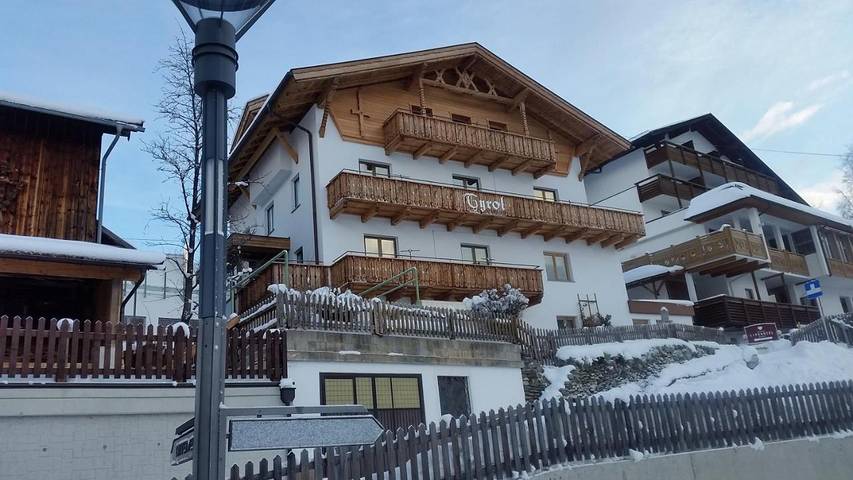 Ferienwohnung für 4 Personen, mit Terrasse und Garten sowie Ausblick in Serfaus