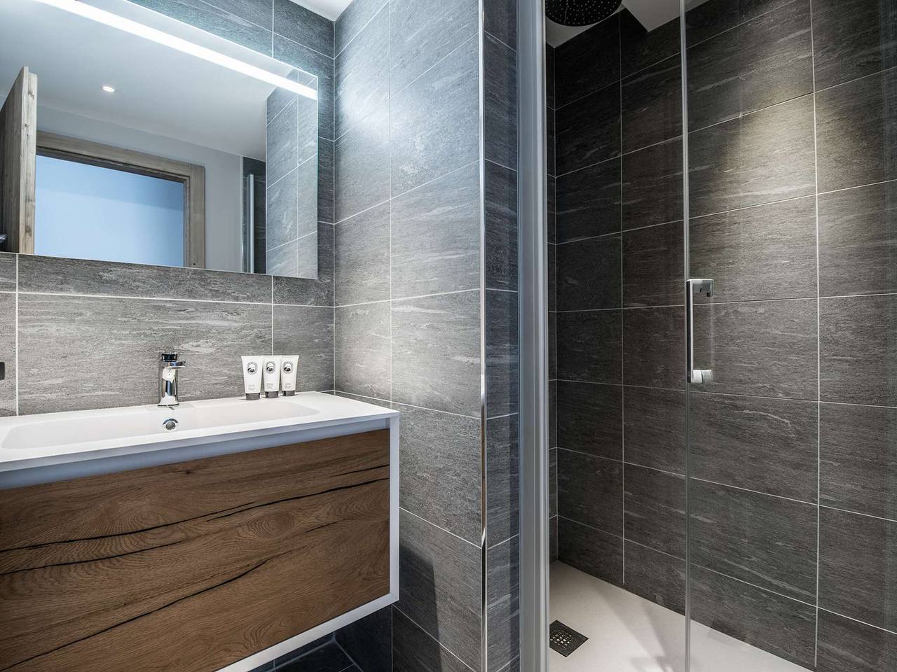 Appartement entier, Charmant appart à Courchevel Village, proche pistes, 2 ch, Spa & Wifi in Saint-Bon-Tarentaise, Les Trois Vallées