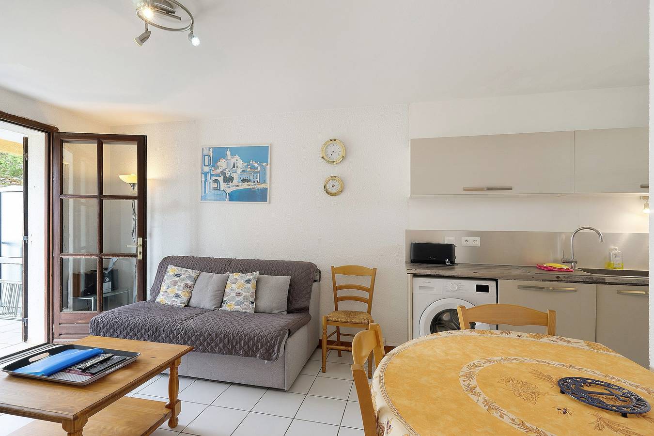 Appartement entier, Appartement « Les Orphies » avec terrasse privée, jardin commun et Wi-Fi in Vaux-sur-Mer, Côte de Beauté